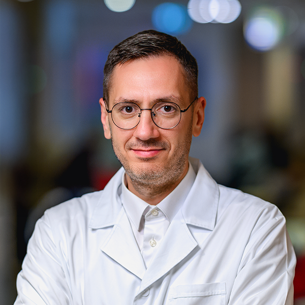 Dr. Ionuț Sandu, chirurg supraspecializat în Chirurgia endocrină, operează la Arcadia