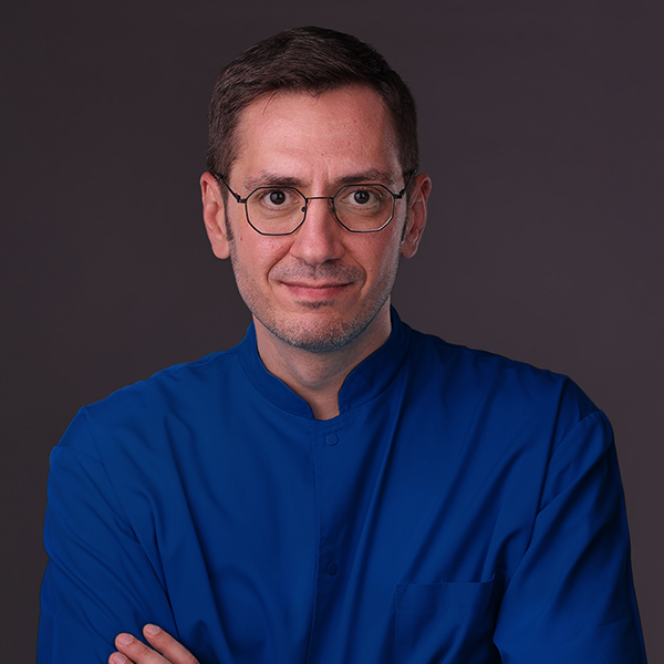 Dr. Ionuț Sandu, chirurg supraspecializat în Chirurgia endocrină, operează la Arcadia