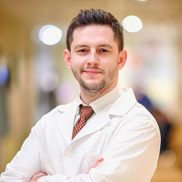 Management chirurgical avansat al unei pseudartroze de femur proximal, la Arcadia