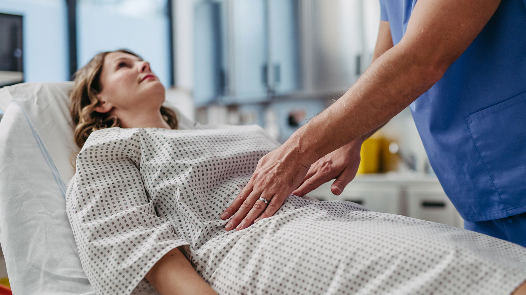 Recuperare medicală cu internare vs. tratament ambulatoriu: avantaje, costuri și eficiență