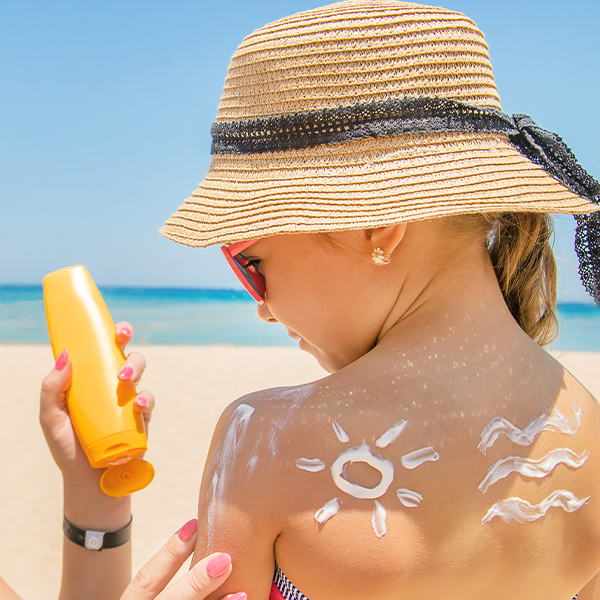 Trusa medicală a copilului în vacanță: ce recomandă medicul pediatru?