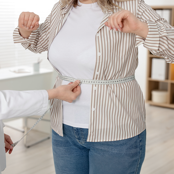 Gastric sleeve: cum te ajută să slăbești, de ce pot reveni kilogramele și ce se poate face