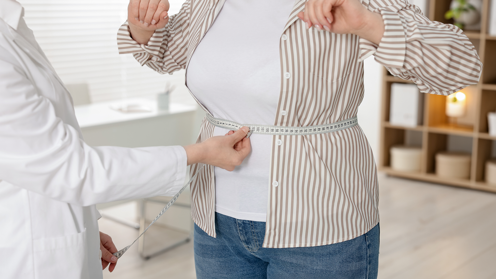 Gastric sleeve: cum te ajută să slăbești, de ce pot reveni kilogramele și ce se poate face